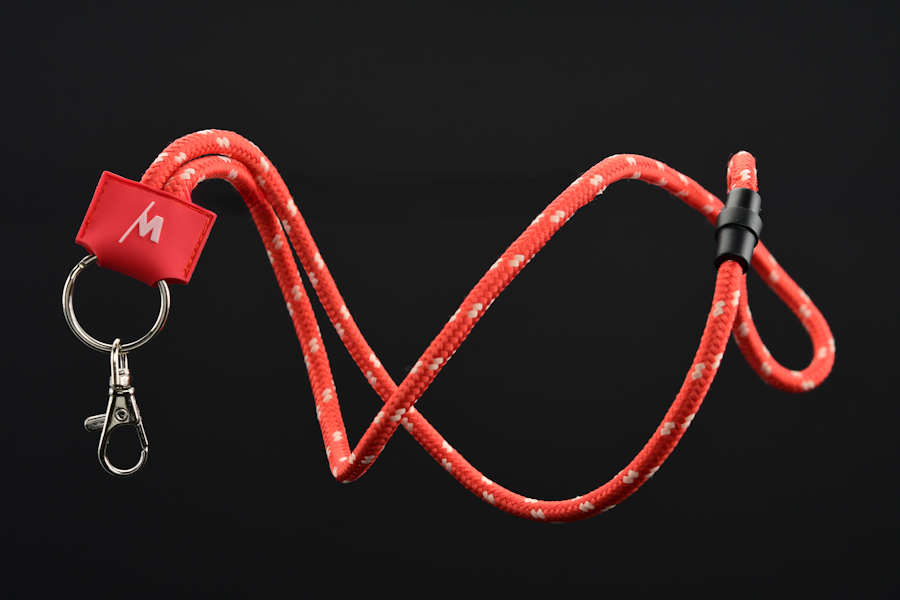 Round woven lanyard with texturized surface