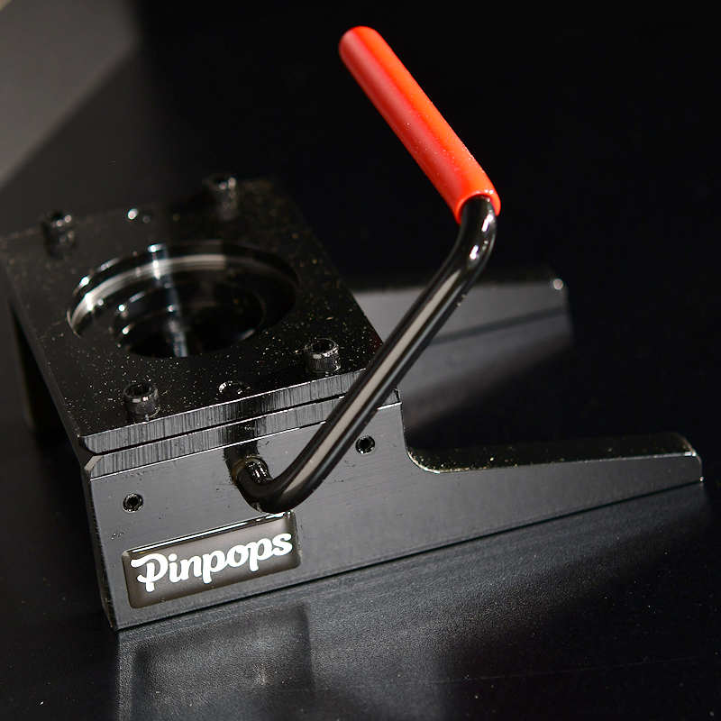 Knappmaskin Knappmaskin, grafikskärare och 1000 knappkomponenter