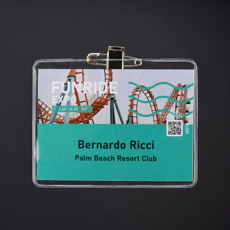 Transparent Märkeshållare med nål och klämma