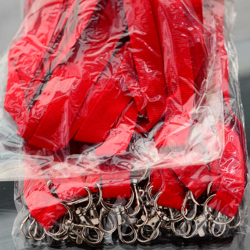 Röd Platt 20mm Dubbelhake Nyckelband