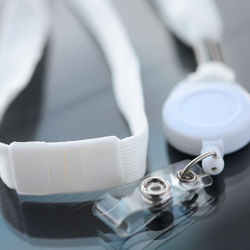 Vit Nyckelband 16mm med namnskyltsrulle