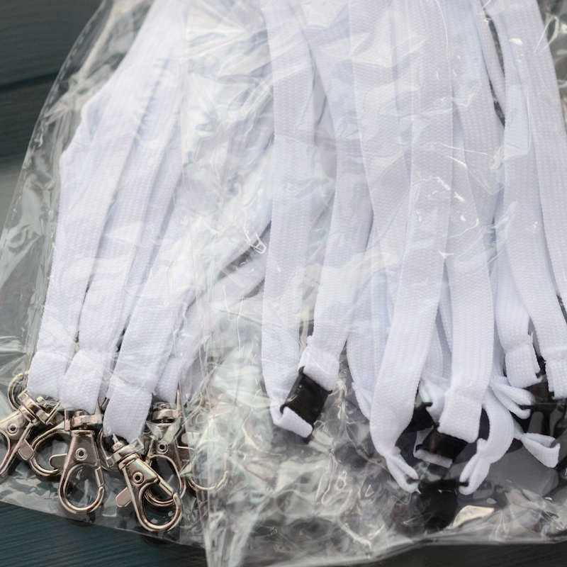 Vit Classic 10 mm nyckelband med pistolhake och säkerhetsspänne