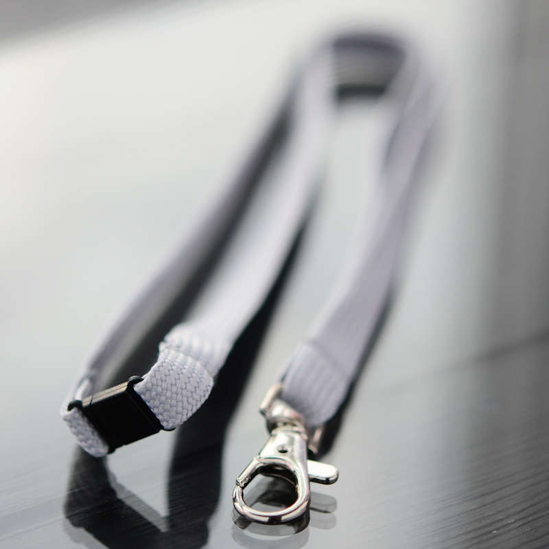 Metall grå Classic 10 mm nyckelband med pistolhake och säkerhetsspänne