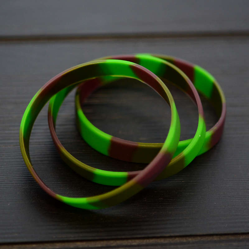 Kamouflage Silikonarmband i lagerfärger