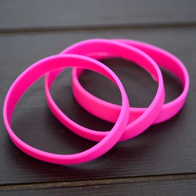 Rosa Silikonarmband i lagerfärger